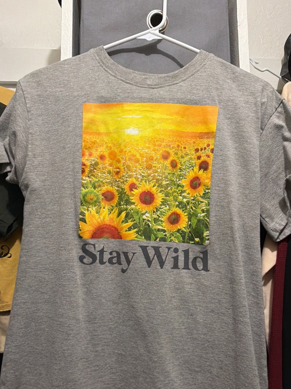 Stay Wild Sunflower Graphic Tee - Gray
